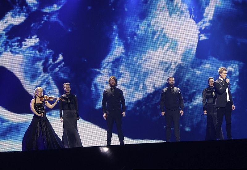 Los islandeses Greta Salome & Jonsi cantan "Never Forget"