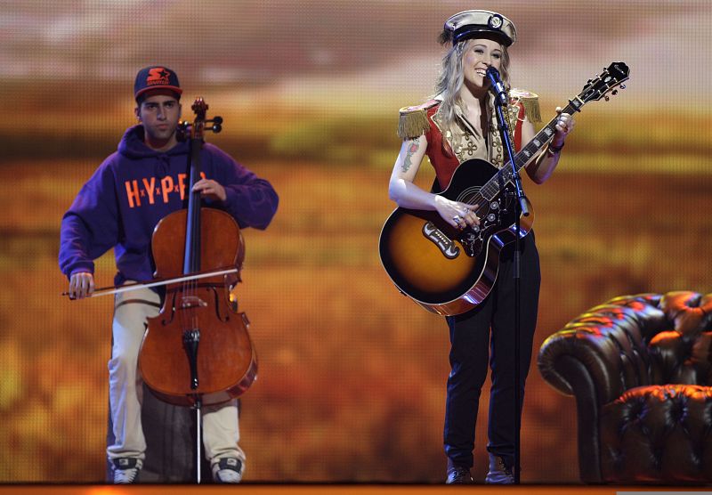 Soluna Samay canta "Should've Known Better"