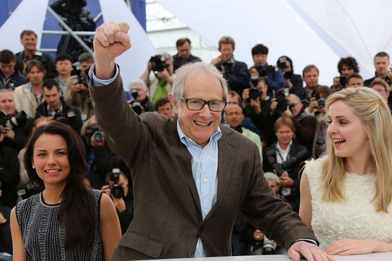 La actriz Jasmin Riggins, el director Ken Loach y la actriz Siobhan Reilly durante el photocall ode la película "The Angel's Share"