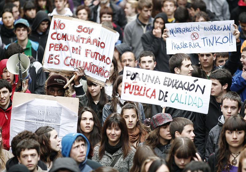 Manifestación de profesores, estudiantes y padres en Pamplona por la "educación de calidad"