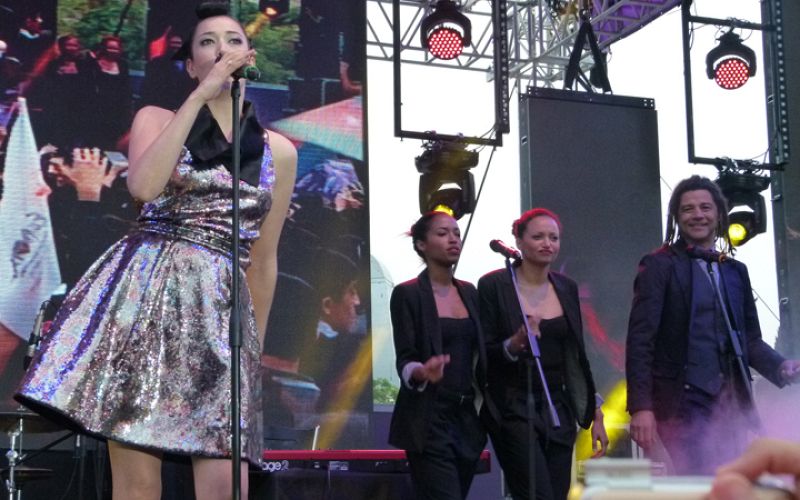 Nina Zilli canta "L'amore è femmina"