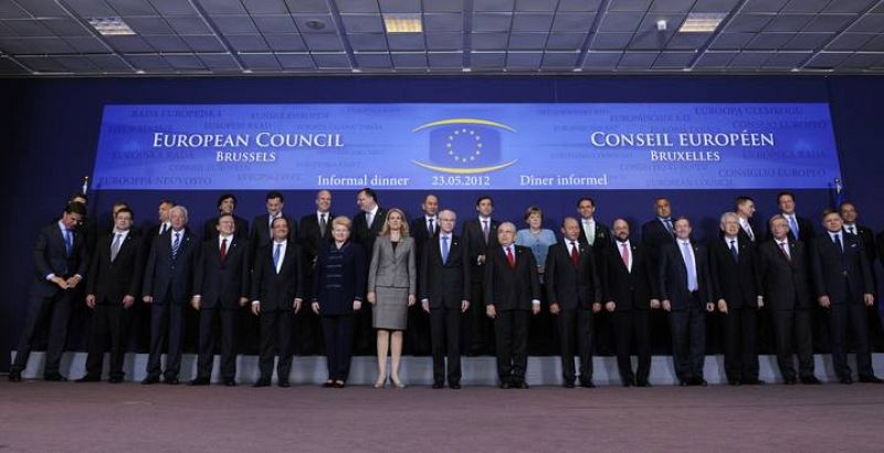 La cena informal para discutir una agenda de crecimiento reúne a los jefes de Estado y de Gobierno de los Veintisiete en Bruselas. 
