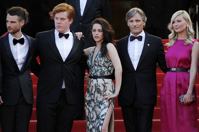 PROYECCIÓN DE LA PELÍCULA "ON THE ROAD"