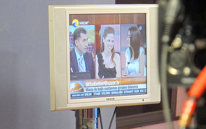 Así vieron millones de azeríes a Pastora Soler durante su entrevista.