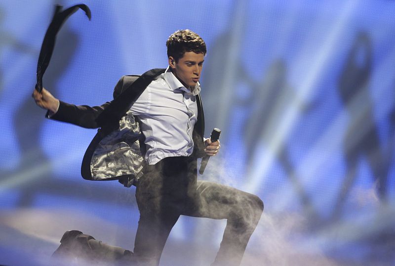 El representante de Lituania, Donny Montell, ha interpretado 'Love is blind'