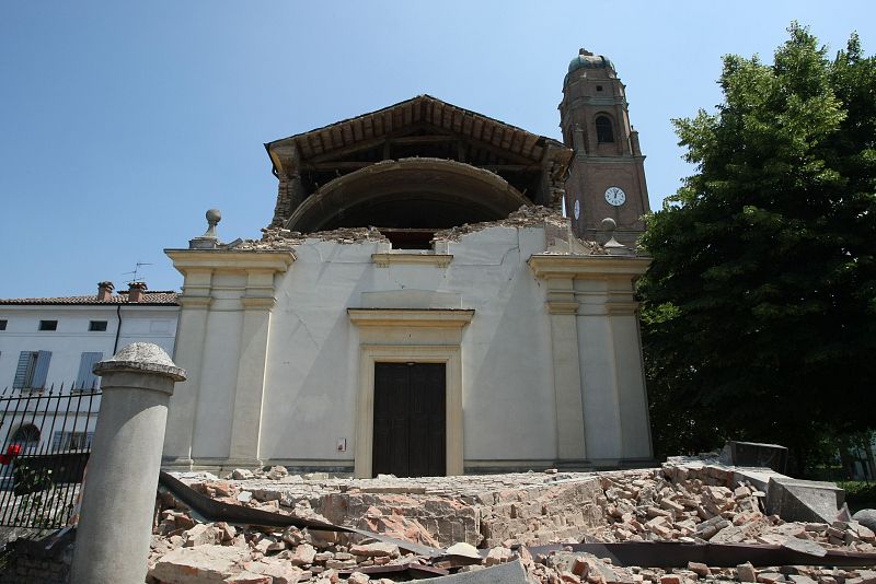 Iglesia de San Giacomo Roncole, en Mirandola, dañada por el seísmo