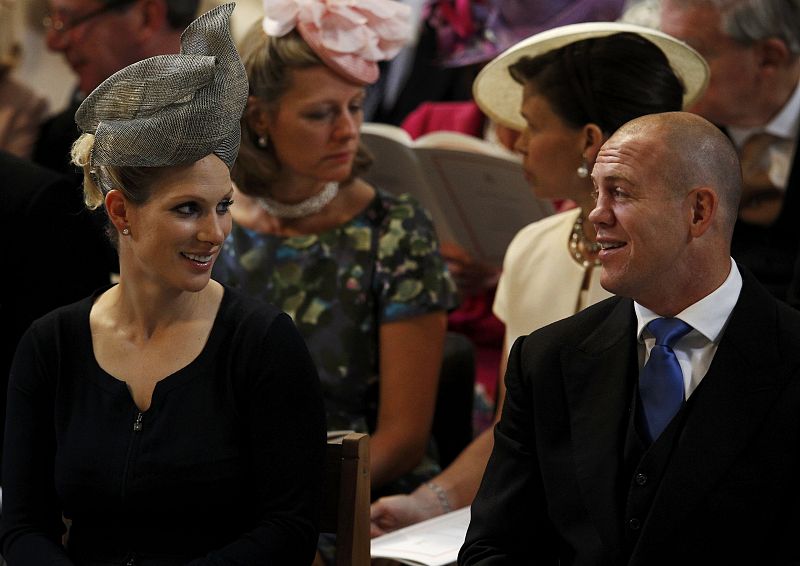 Zara Phillips y su marido, el jugador de rugby, Mike Tindall han querido arropar a Isabel II