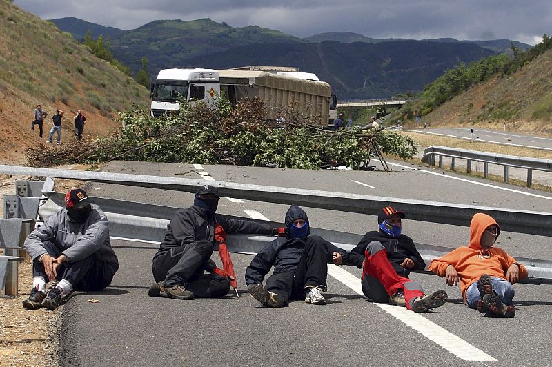 LOS MINEROS CORTAN LA A-6