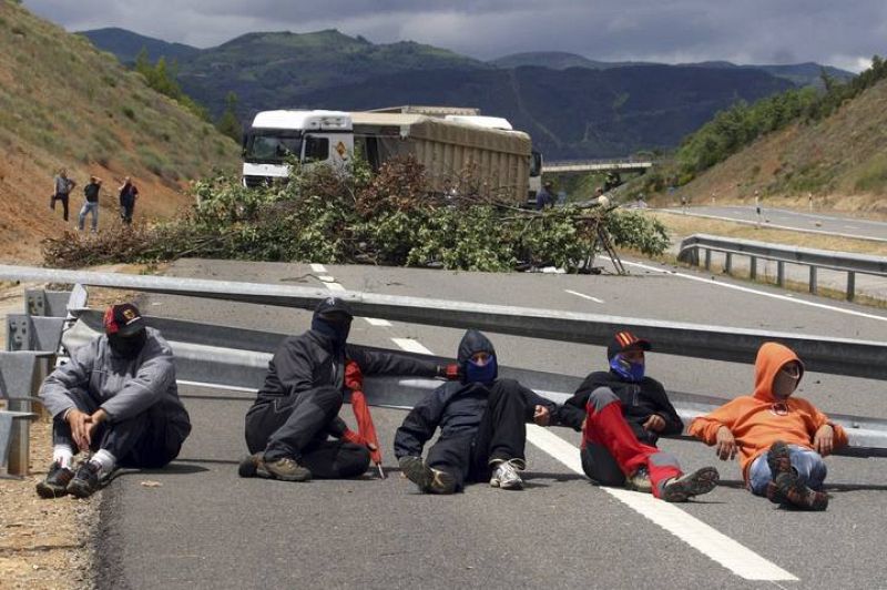 LOS MINEROS CORTAN LA A-6