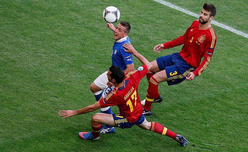 Arbeloa y Piqué, en un momento del partido