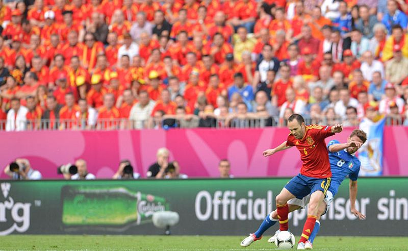 Andrés Iniesta fue el mejor de España en la primera parte.