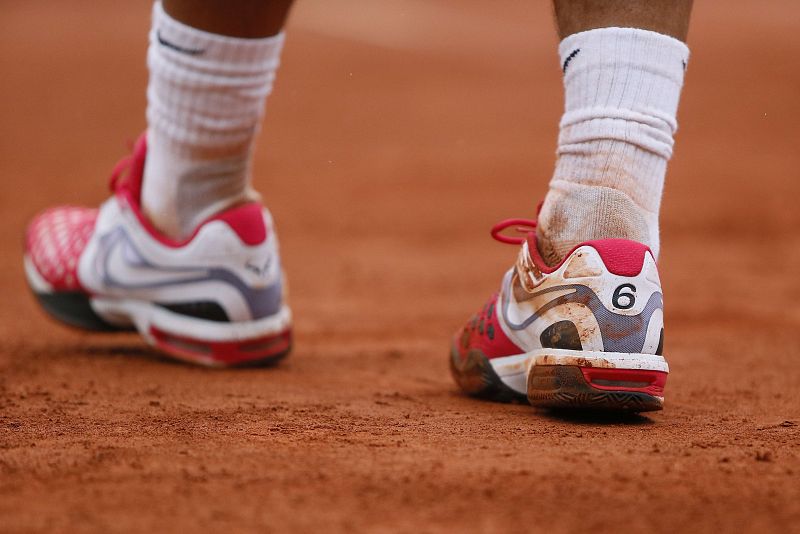El número seis, por los seis títulos, luce en las zapatillas de Nadal en Roland Garros