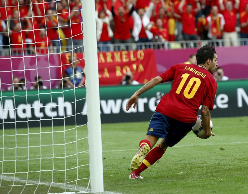 Cesc Fábregas fue la sorpresa de la alineación inicial de España en Gandsk.