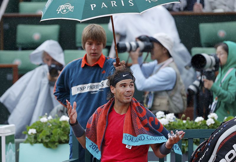 En la reanudación volvieron a caer unas gotas pero la final entre Rafael Nadal y Novak Djokovic se ha podido disputar.