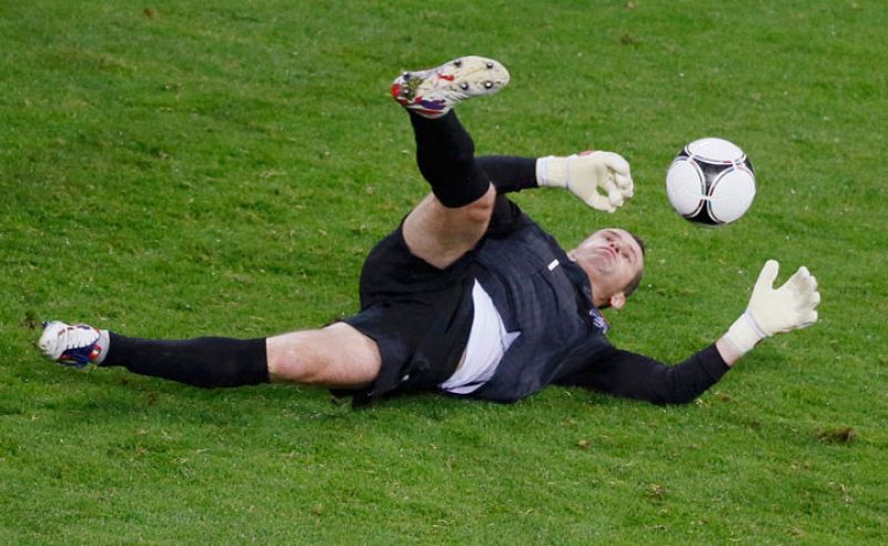 El guardameta irlandés, Shay Given, en plena acción