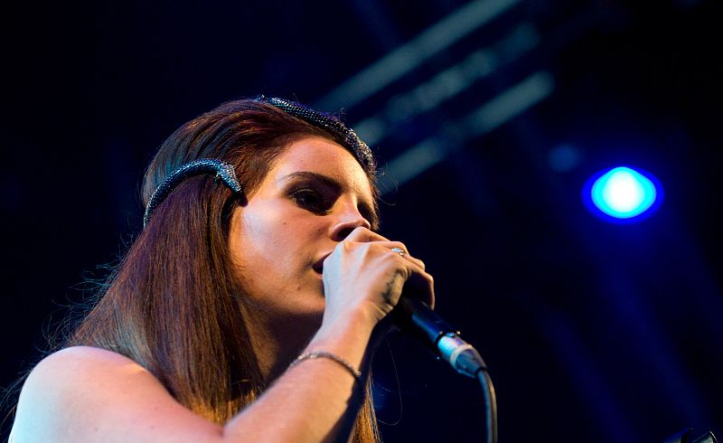 Lana del Rey cantando