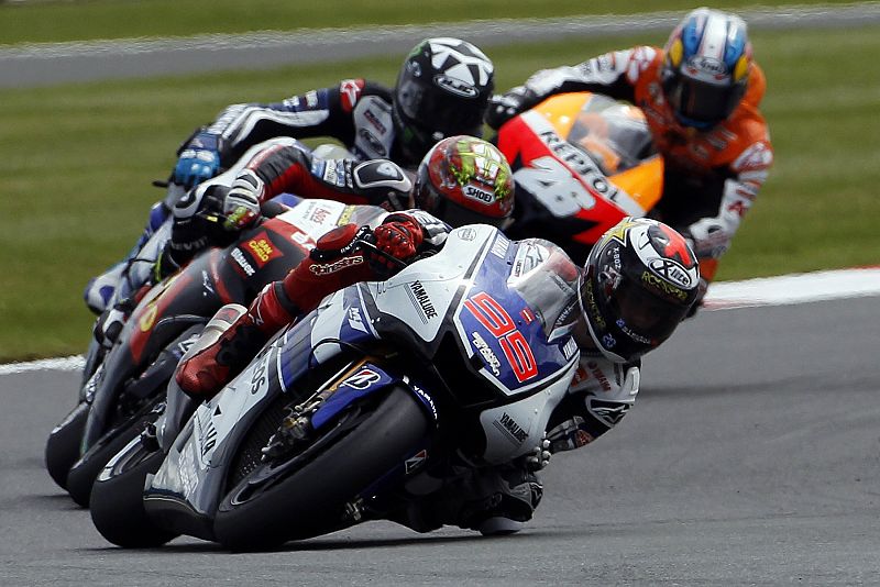 Lorenzo lidera la carrera de MotoGP en Silverstone