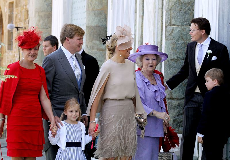 La familia real holandesa ha acudido este fin de semana a la boda de la princesa Carolina de Borbón y Parma, celebrada en la Basílica de San Miniato al Monte de Florencia.