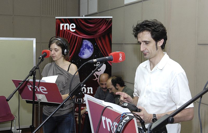 Ensayo de una de las escenas de 'El último trayecto de Horacio Dos', la ficción sonora de RNE