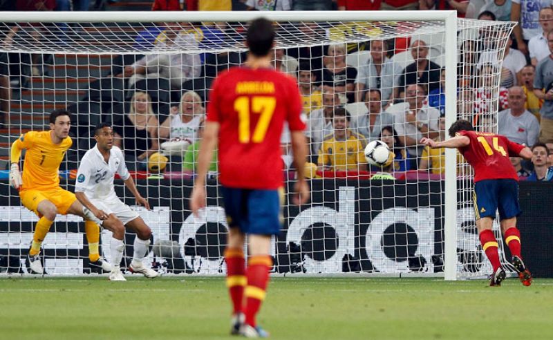 Xabi Alonso ha celebrado su centésimo partido don la selección con un golazo.