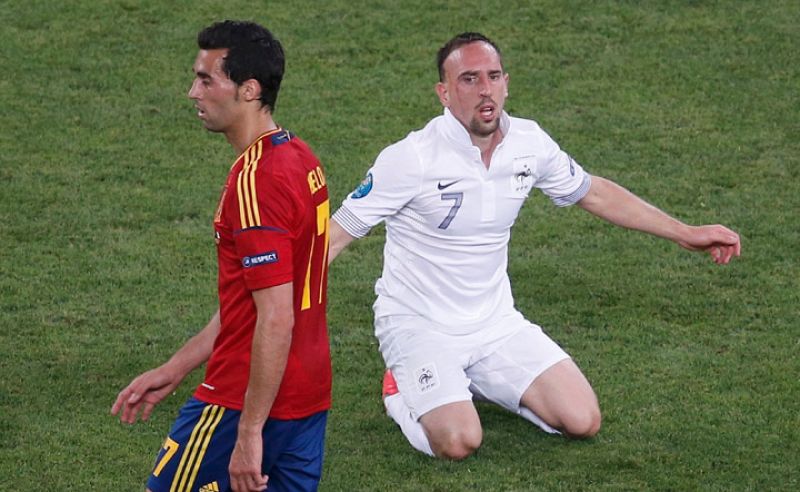 Frank Ribery se lamenta sobre el césped.