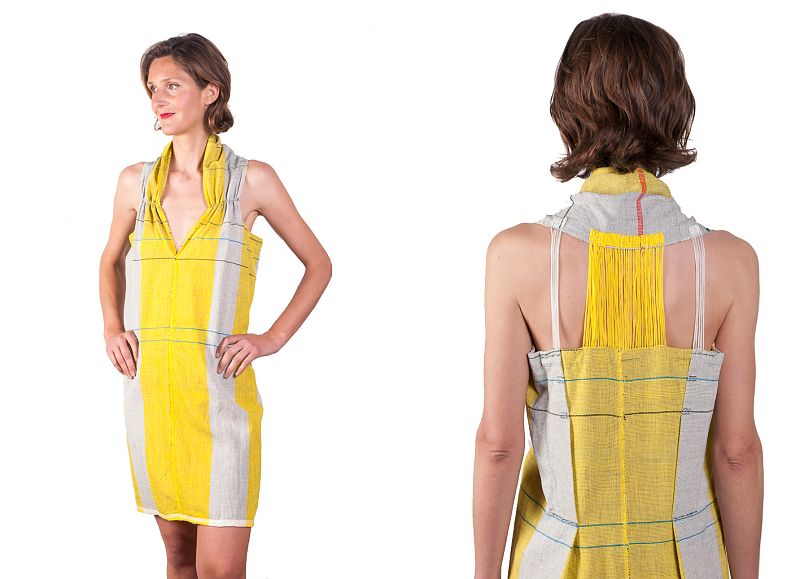 Vestido corto en blanco y amarillo de Irene Peukes