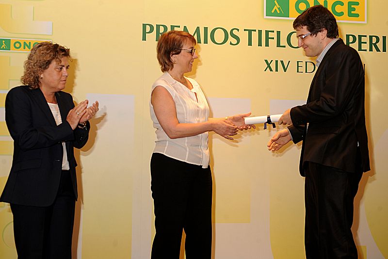 Álvaro Soto, director de 'Nómadas', recoge el premio Tiflos de la ONCE