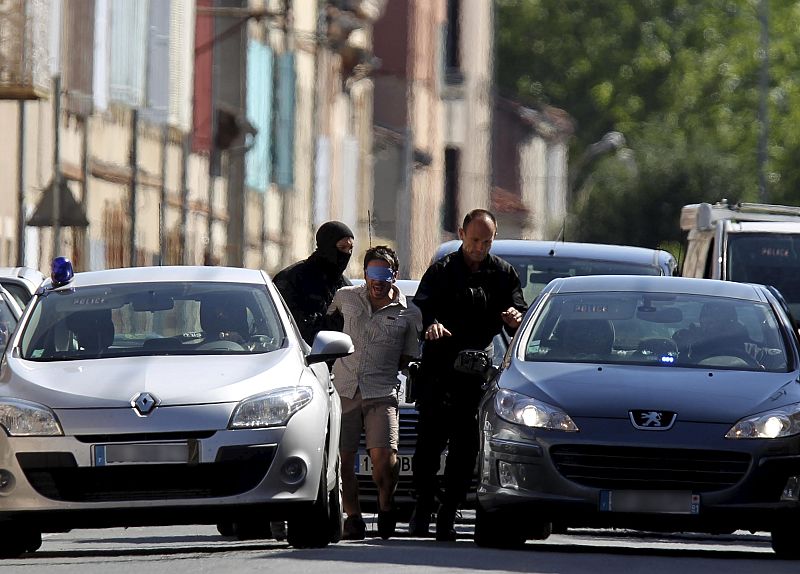 REQUISADO MATERIAL INFORMÁTICO EN EL PISO DE LOS PRESUNTOS ETARRAS DETENIDOS