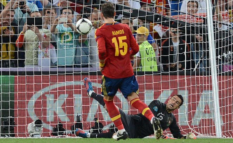 Ramos lanza el penalti a lo Panenka