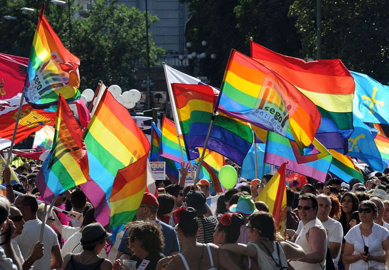 Miles de personas participan en la marcha del Orgullo Gay en Madrid