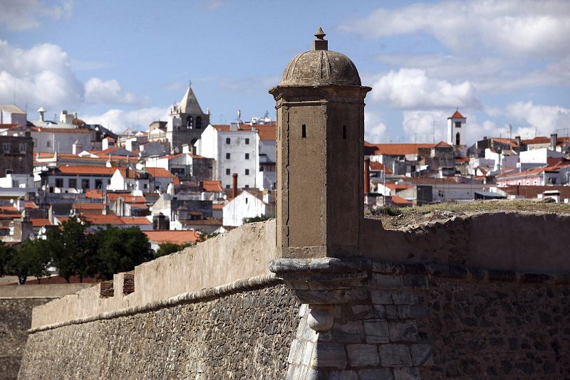 VISTA DE LA FORTIFICACIÓN DE LA CIUDAD PORTUGUESA DE ELVAS