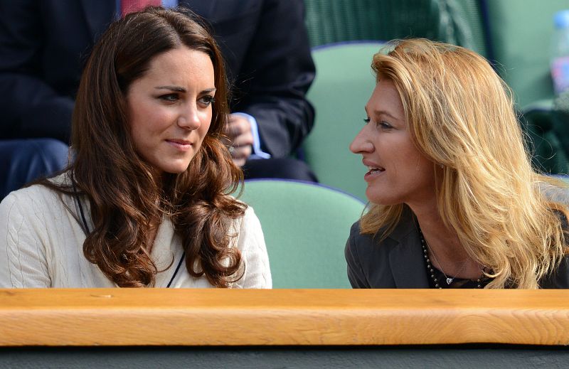 Kate y Steffi Graf charlaron animadamente mientras disfrutaban del torneo de Wimbledon