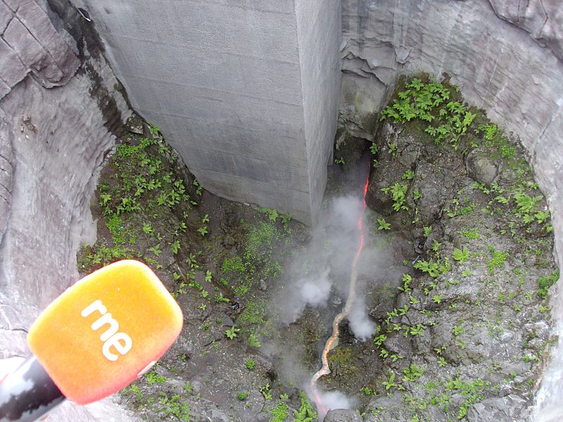 El micrófono de 'Nómadas' y el rugido de la tierra en Vulcania