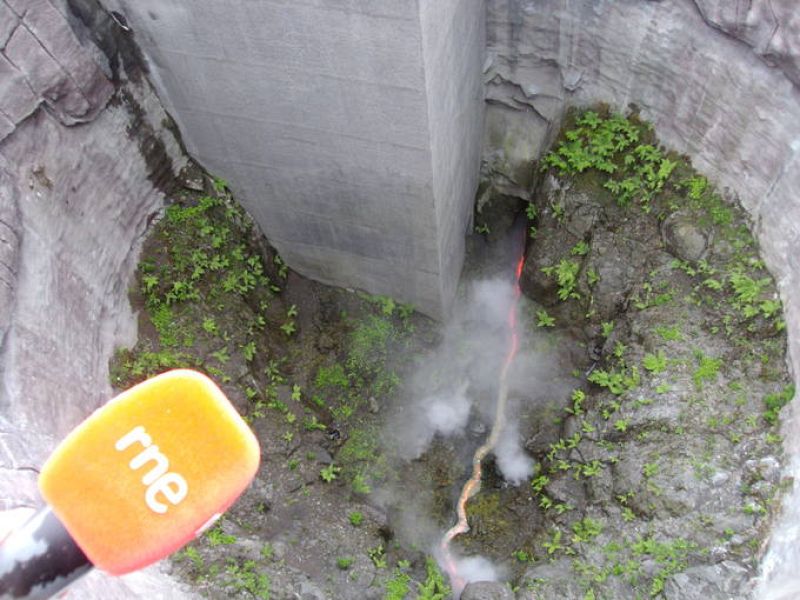 El micrófono de 'Nómadas' y el rugido de la tierra en Vulcania