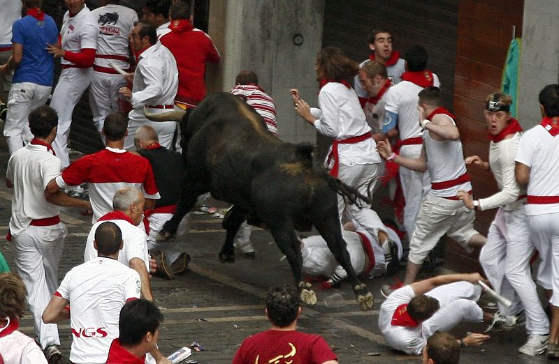 EMOCIÓN EN UN LIMPIO SEGUNDO ENCIERRO DE LAS FIESTAS DE SAN FERMÍN