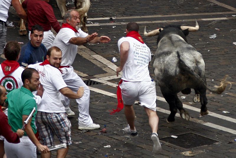 EMOCIÓN EN UN LIMPIO SEGUNDO ENCIERRO DE LAS FIESTAS DE SAN FERMÍN