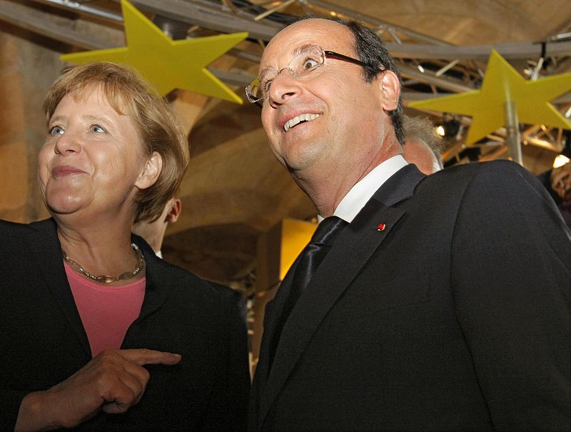 France's President Hollande and Germany's Chancellor Merkel visit a museum in Reims
