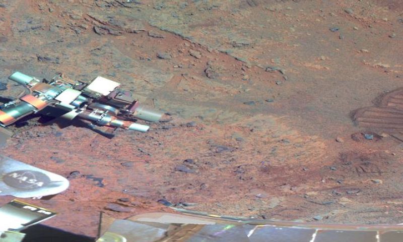 Algunas de las imágenes también muestras los propios paneles solares del Opportunity y su cubierta