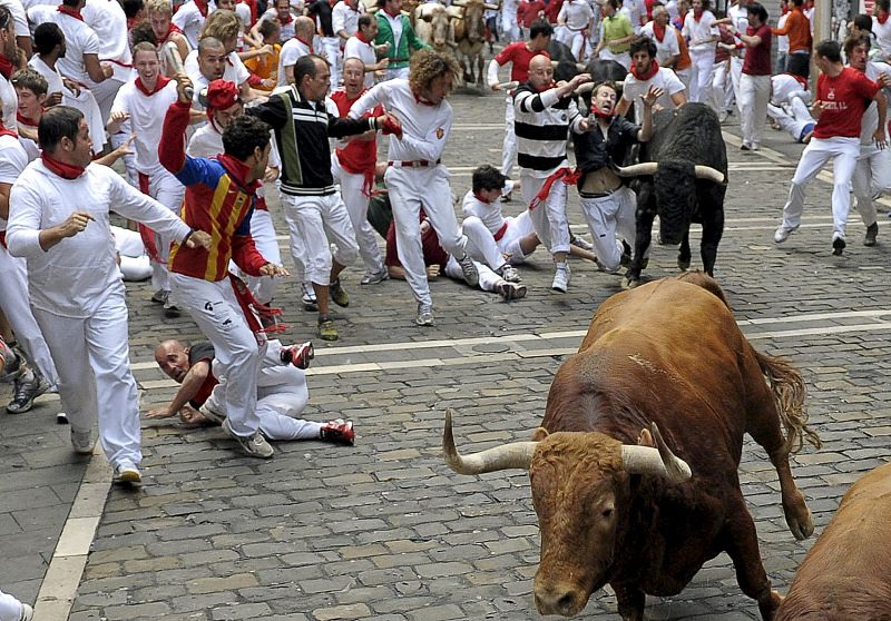 LOS TOROS DE EL PILAR CORREN EL ENCIERRO MÁS RÁPIDO DE LOS SANFERMINES