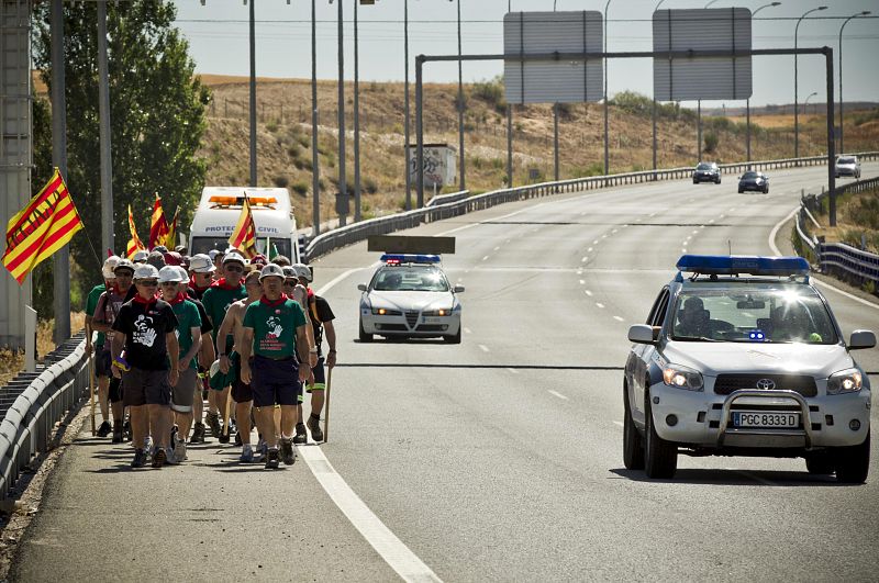 Los mineros de aragon se aproximan por la R2 a Madrid para unirse con el resto en las protestas