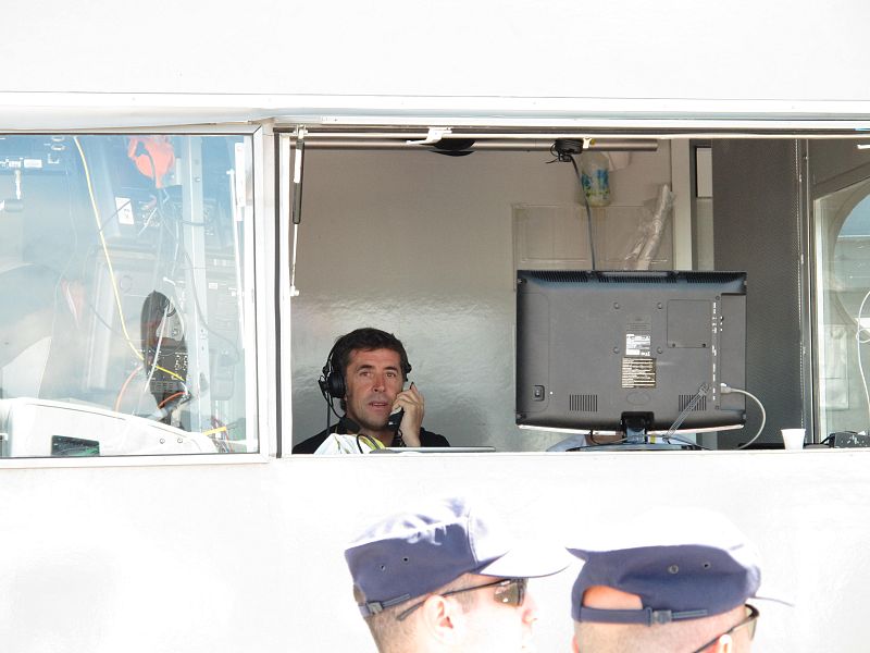 Esta hincha captEsta hincha captó a Perico Delgado preparando la función.