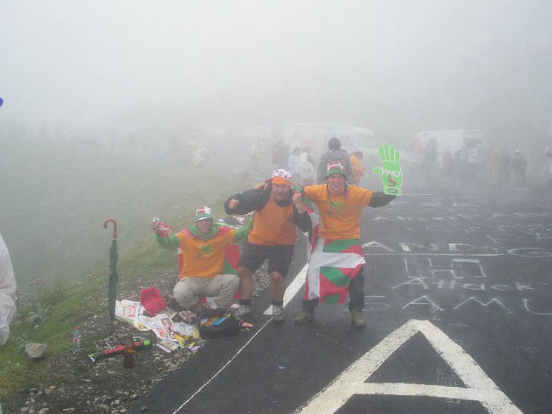 Seguidores del Euskaltel en la subida aniversario al Tourmalet en 2010.