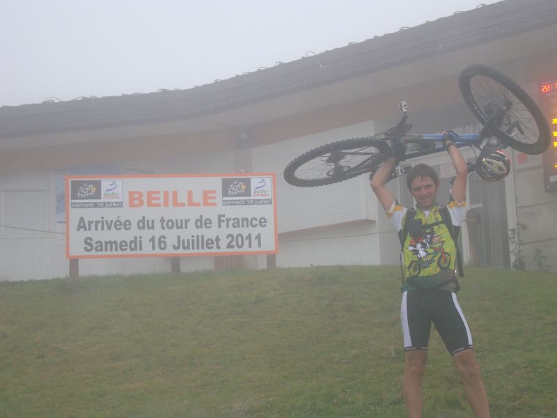 Subida y reconocimiento al Plateau de Beille un día después de que la ronda gala pasara por allí.