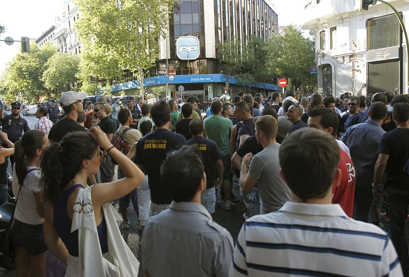 POLICÍAS NACIONALES Y BOMBEROS PIDEN LA DIMISIÓN DE RAJOY ANTE EL CONGRESO