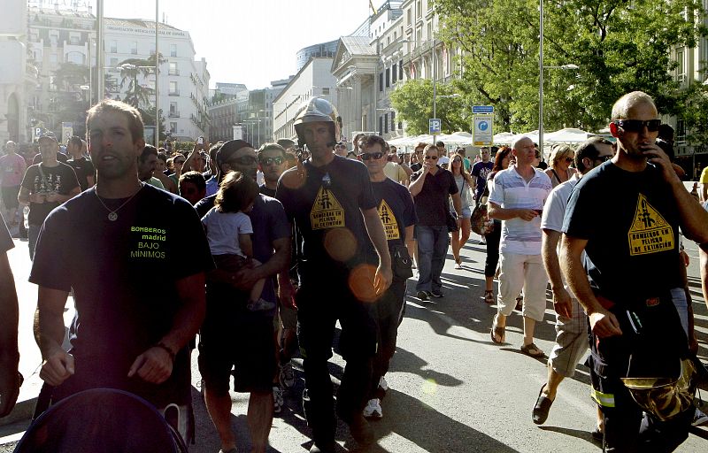 POLICÍAS NACIONALES Y BOMBEROS PIDEN LA DIMISIÓN DE RAJOY ANTE EL CONGRESO