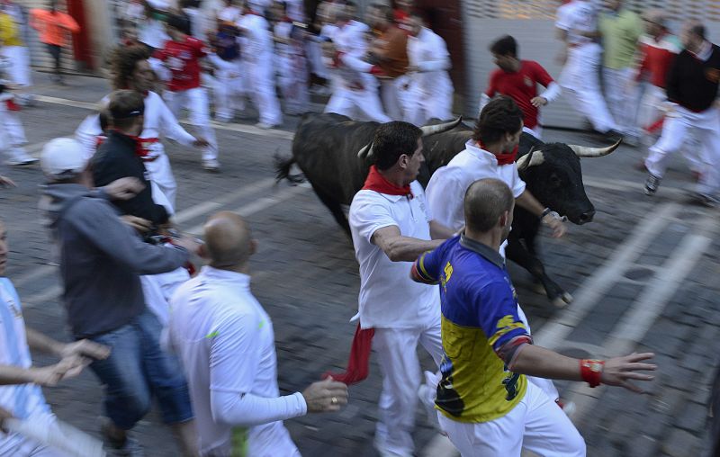 Los dos morlacos sevillanos han roto la manada protagonizando el penúltimo día de encierros.
