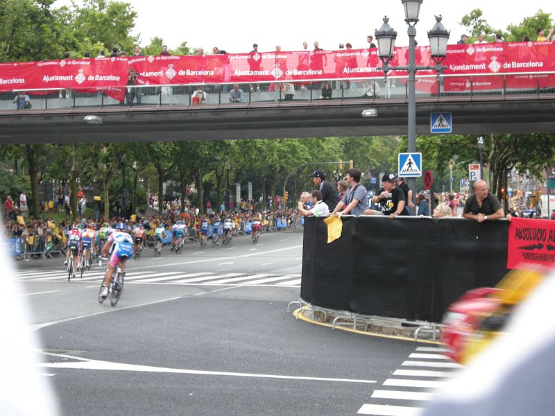 Paso del pelotón por Barcelona.