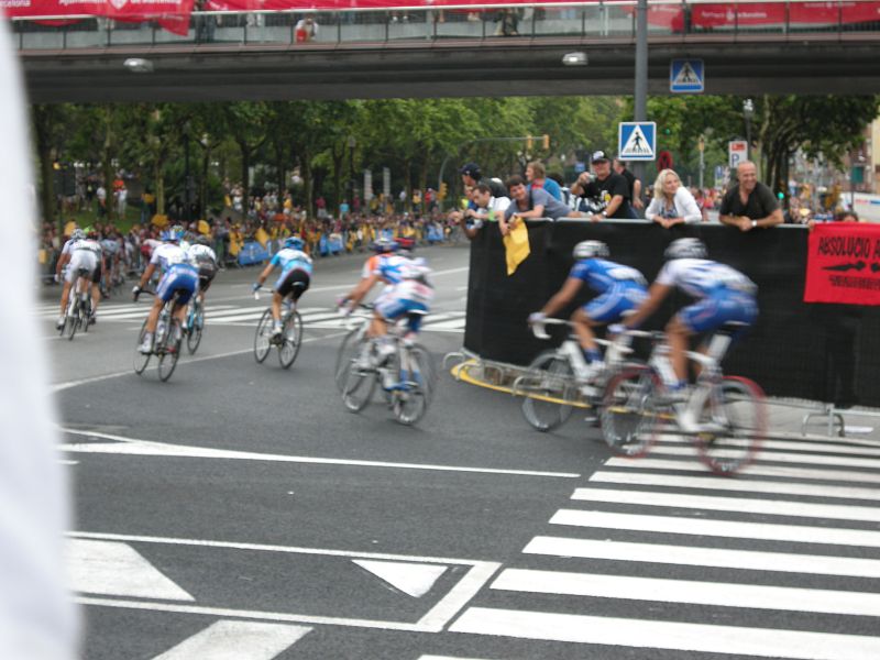 Paso del pelotón por Montjuic (Barcelona)