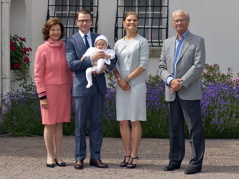 La princesa Victoria de Suecia con su hija Estela