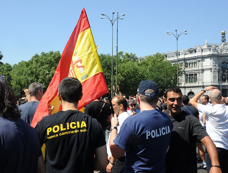 Policías y bomberos se manifestan en Madrid